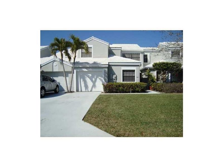 SPACIOUS 3 BEDROOM 2 1/2 BATH TOWNHOME WTH LOFT. GREAT WATER VIEWS! EAT IN KITCHEN NOOK, GRANITE  COUNTERTOPS. STAINLESS STEEL APPLIANCES. WET BAR IN LIVING ROOM. MASTER BEDROOM ON GROUND FLOOR W/2 LARGE CLOSETS. ROMAN TUB AND DUAL SINKS.  2 CLOSETS IN 3RD BEDROOM. NEWER DIGITAL WASHER/DRYER. TILED THROUGHOUT 1ST FLOOR. BRAND NEW A/C. 1 CAR GARAGE. MAINTENACE INCLUDES ROOF & INSURANCE. ALL AGES AND PET FRIENDLY! DESIRABLE WOODMONT COMMUNITY. CLOSE TO SHOPPING AND TRANSPORTATION.