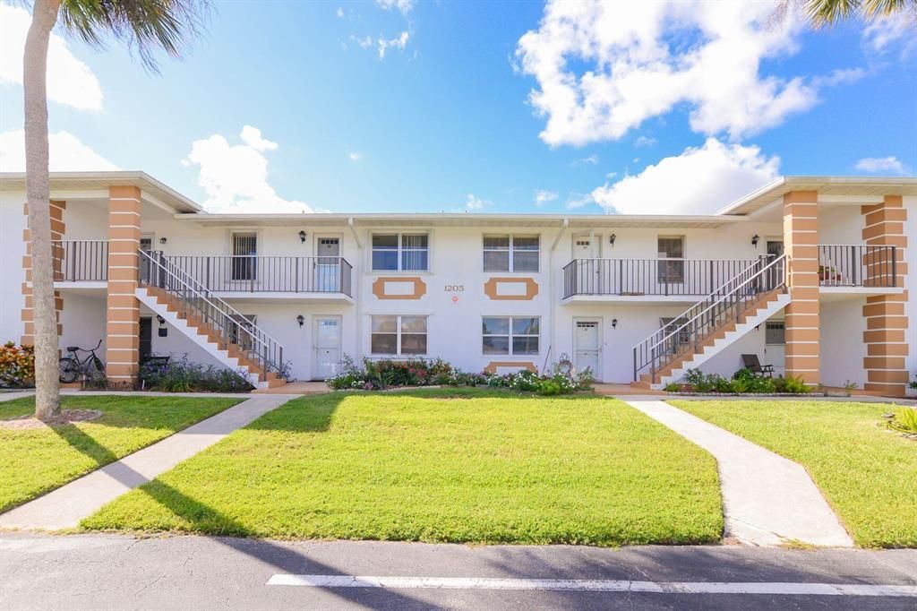 Photo of 1205 S Lakes End Drive #E2, Fort Pierce, FL 34982 (MLS # R10749609)