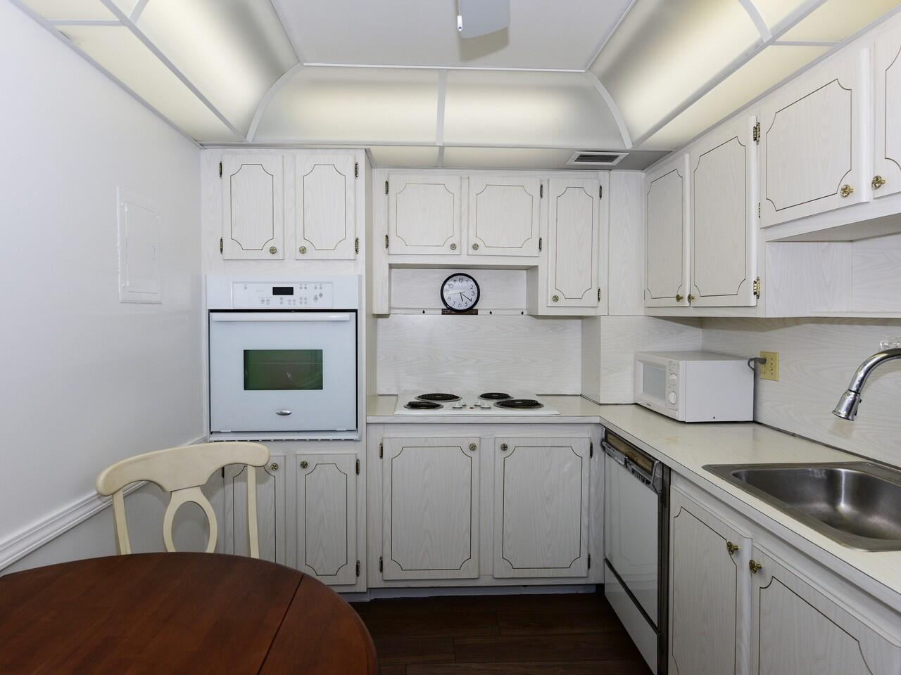 PATRICIAN OF PALM BEACH CONDO - Residential