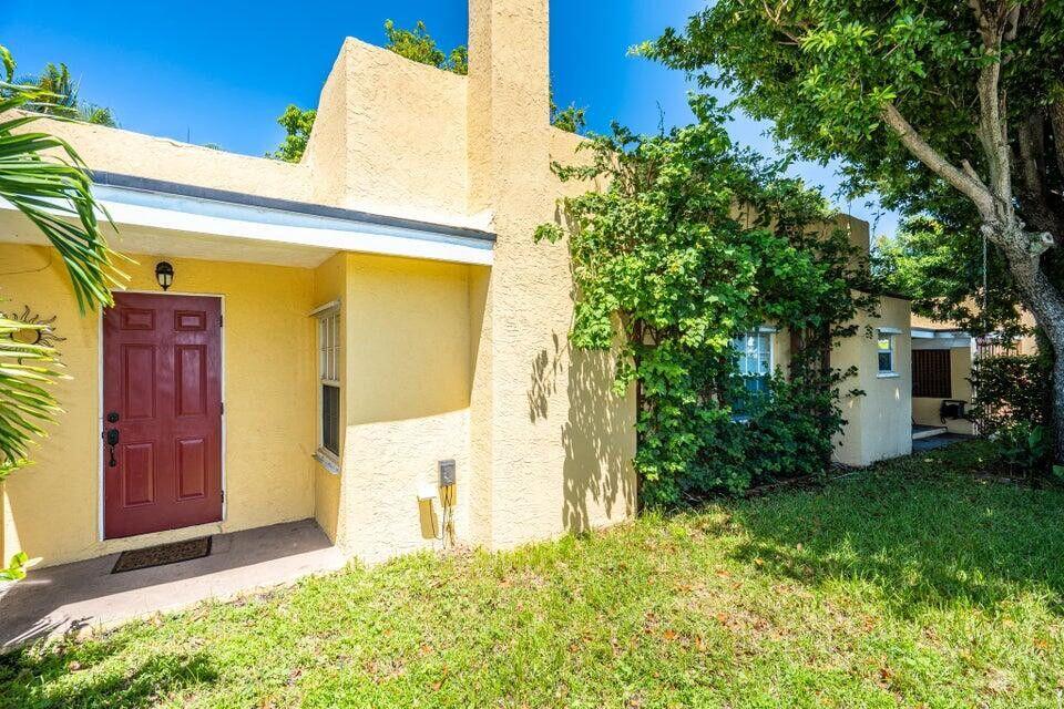 NORTH LAKE WORTH - Residential