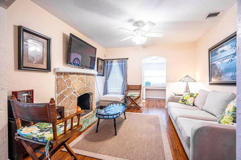 NORTH LAKE WORTH - Residential