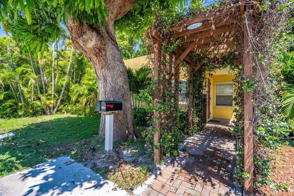 Photo of 1602 N L Street, Lake Worth Beach, FL 33460 (MLS # R11160817)