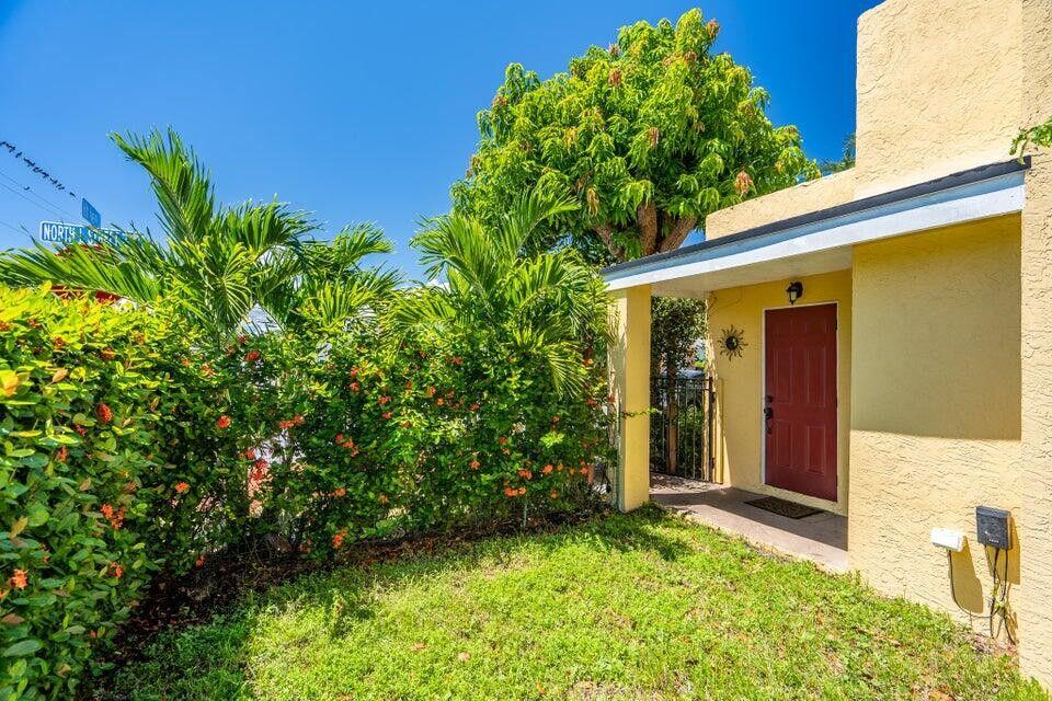 NORTH LAKE WORTH - Residential