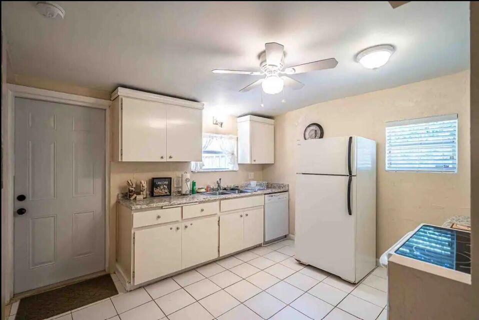 NORTH LAKE WORTH - Residential