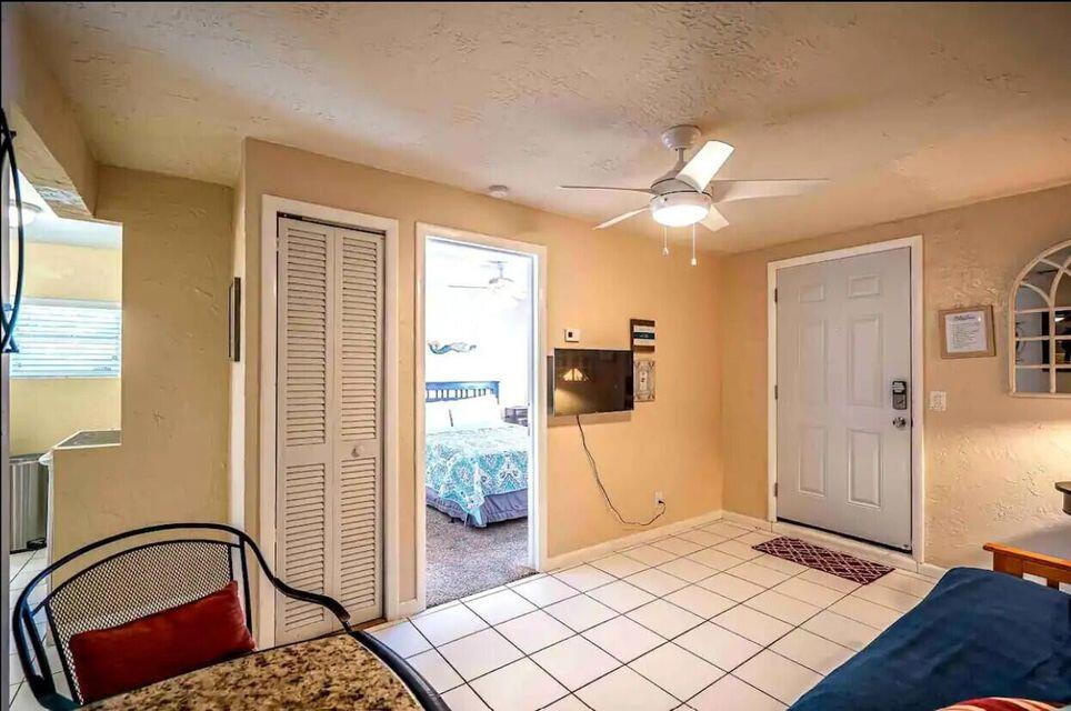 NORTH LAKE WORTH - Residential