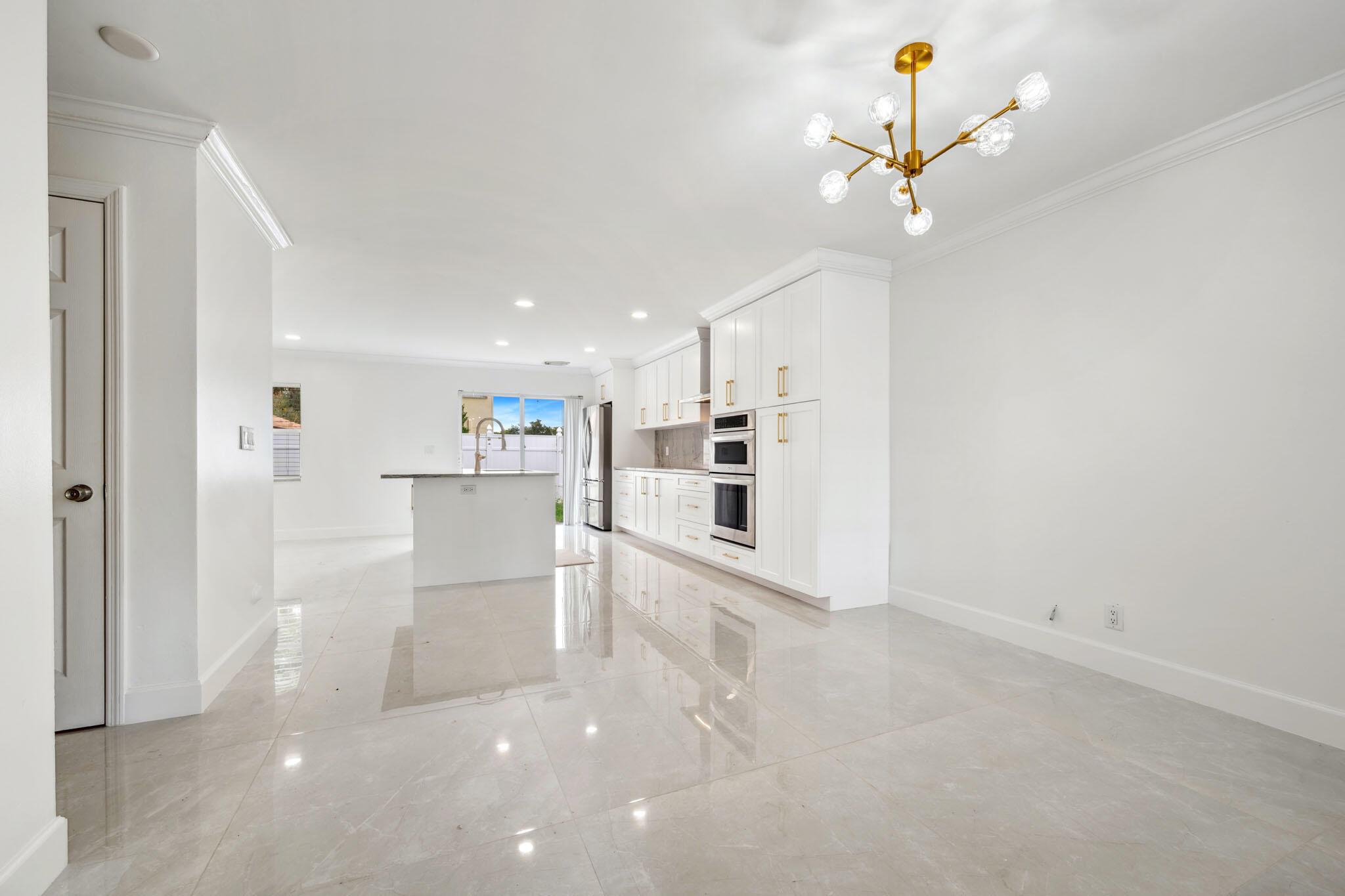 3460 Commodore Court