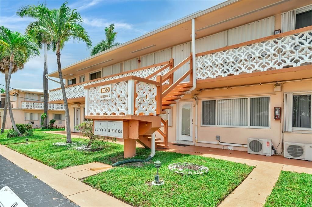 Photo of 1050 SW 11th St #1L, Hallandale Beach, FL 33009 (MLS # F10543052)