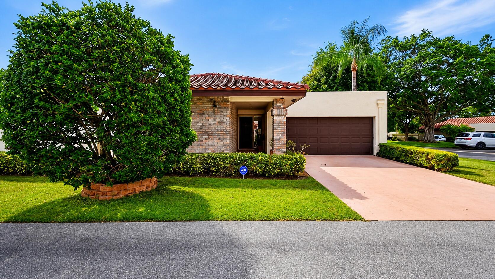 6906 Palmar Court