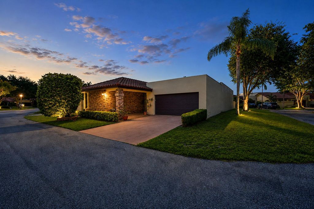 Photo of 6906 Palmar Court, Boca Raton, FL 33433 (MLS # B26028309)