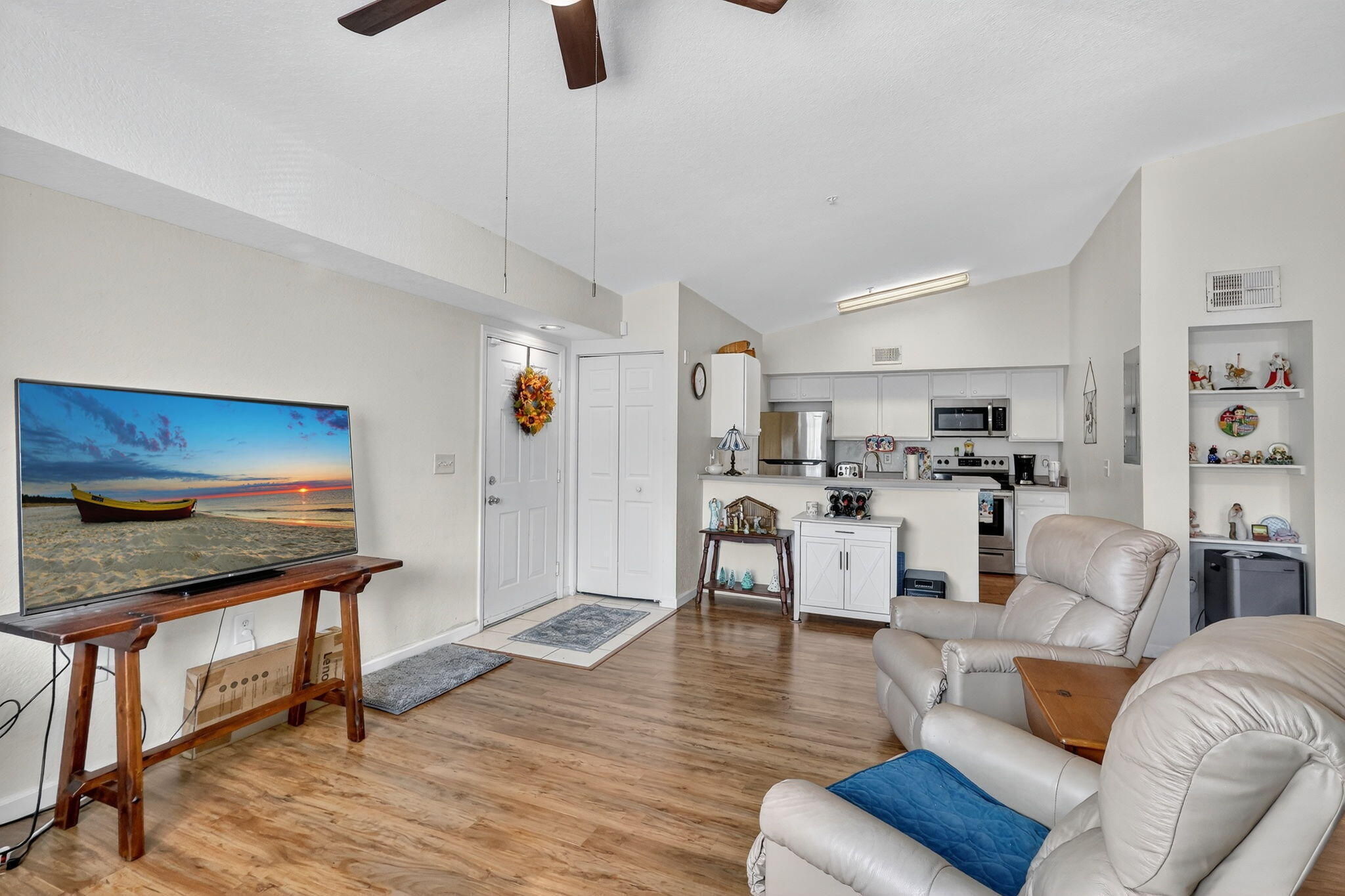 THE CLUB AT ST LUCIE WEST, A CONDOMINIUM - Residential Lease