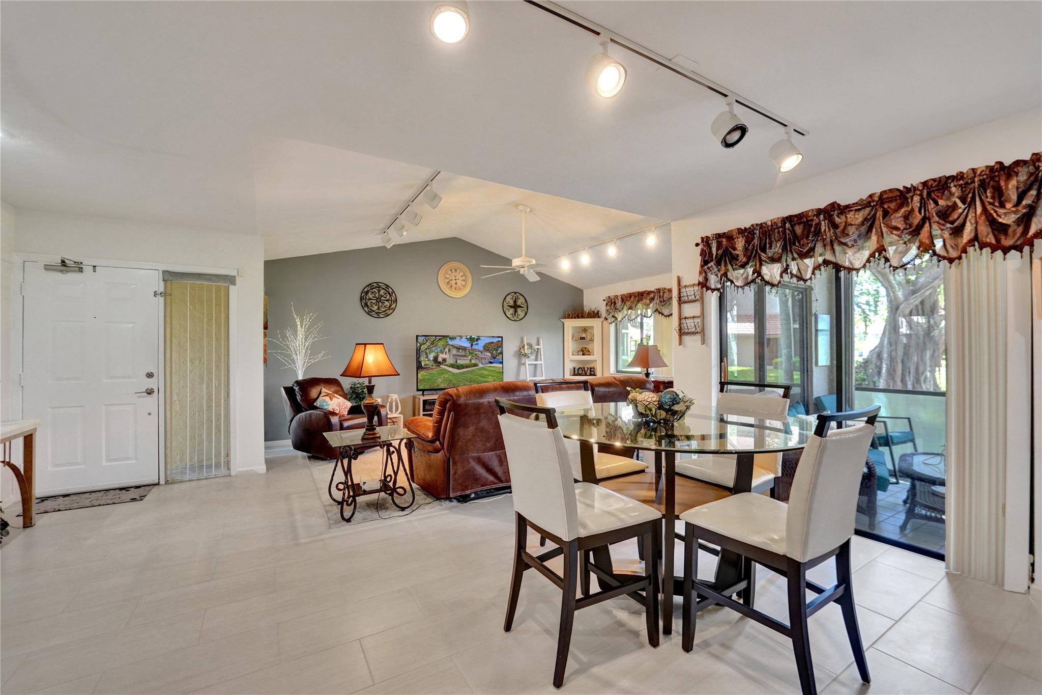 5530 Coach House Cir A