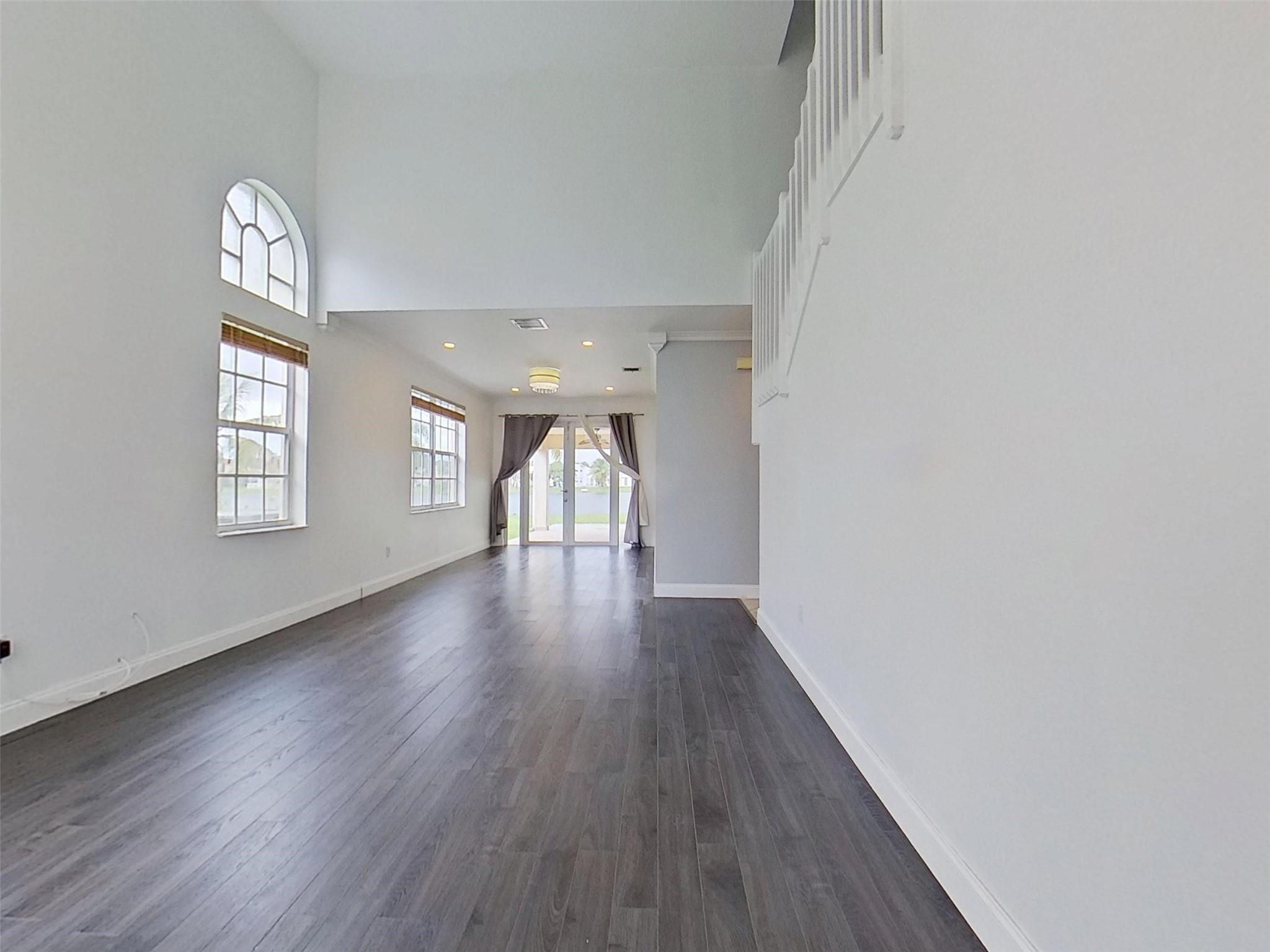 TOWNGATE-CHERRY BAY - Residential