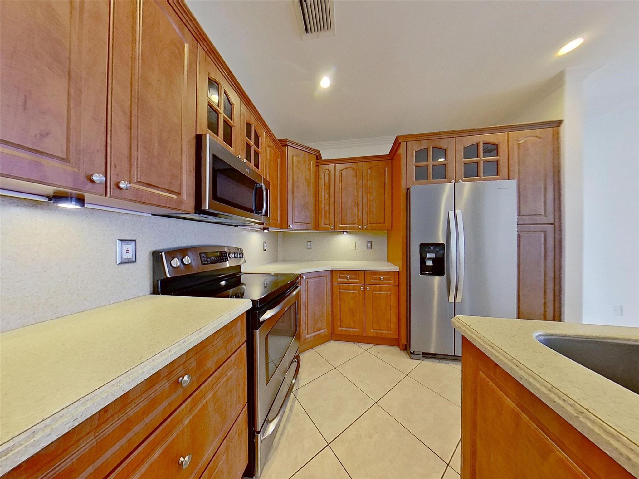 TOWNGATE-CHERRY BAY - Residential