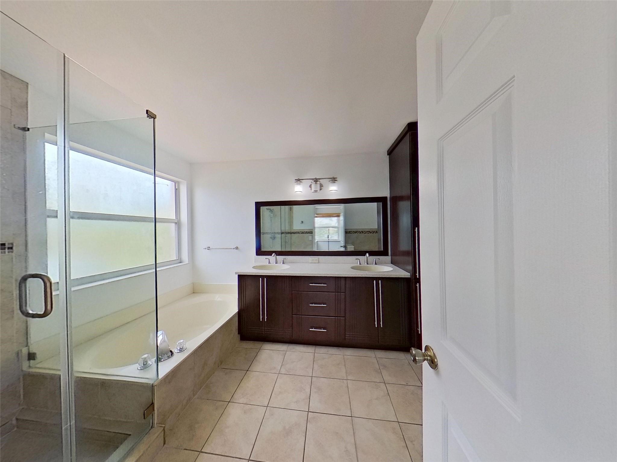 TOWNGATE-CHERRY BAY - Residential