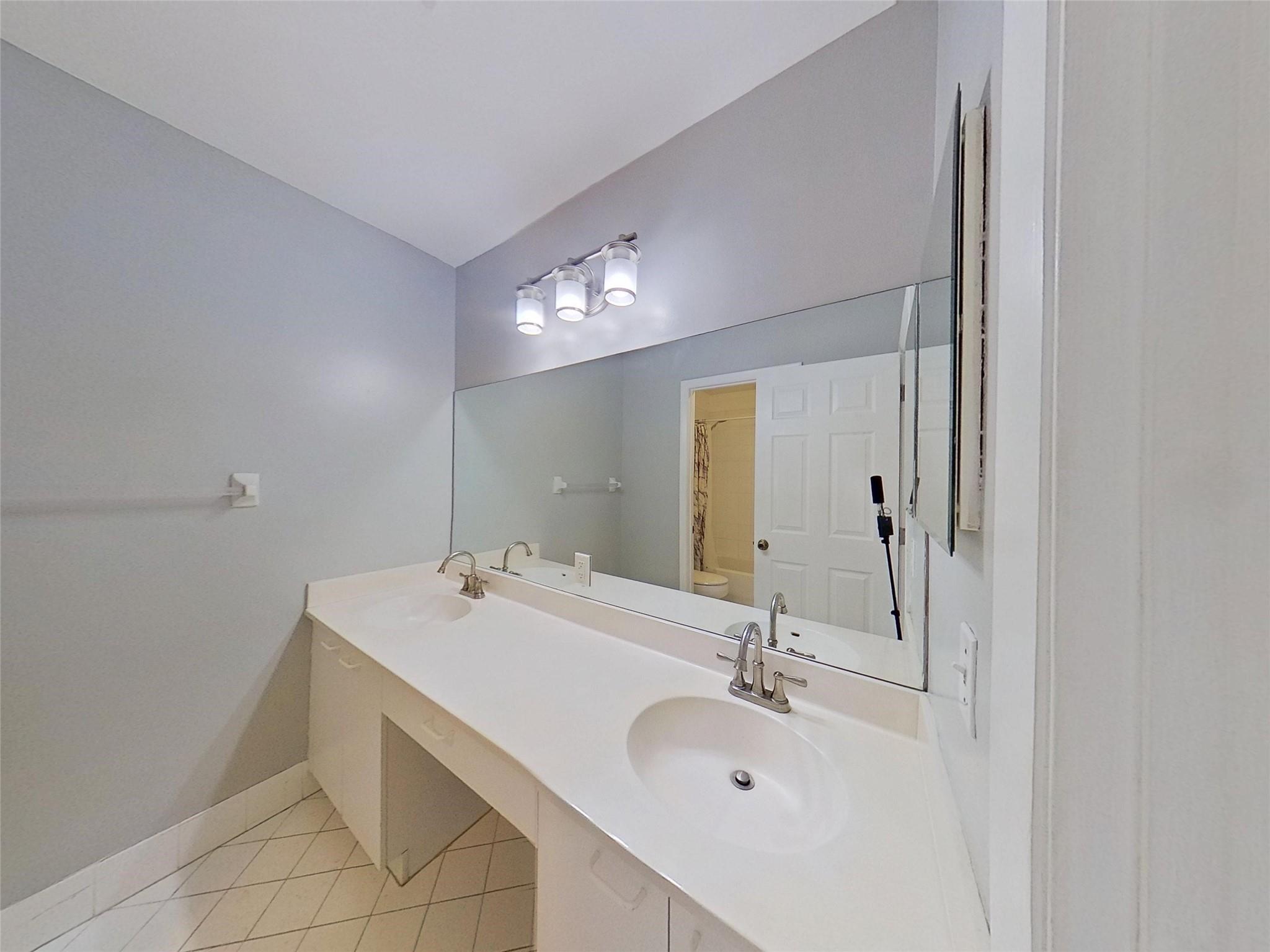 TOWNGATE-CHERRY BAY - Residential