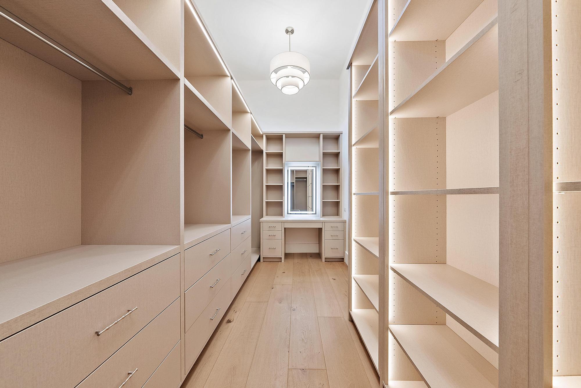 SEVILLE IN - Residential