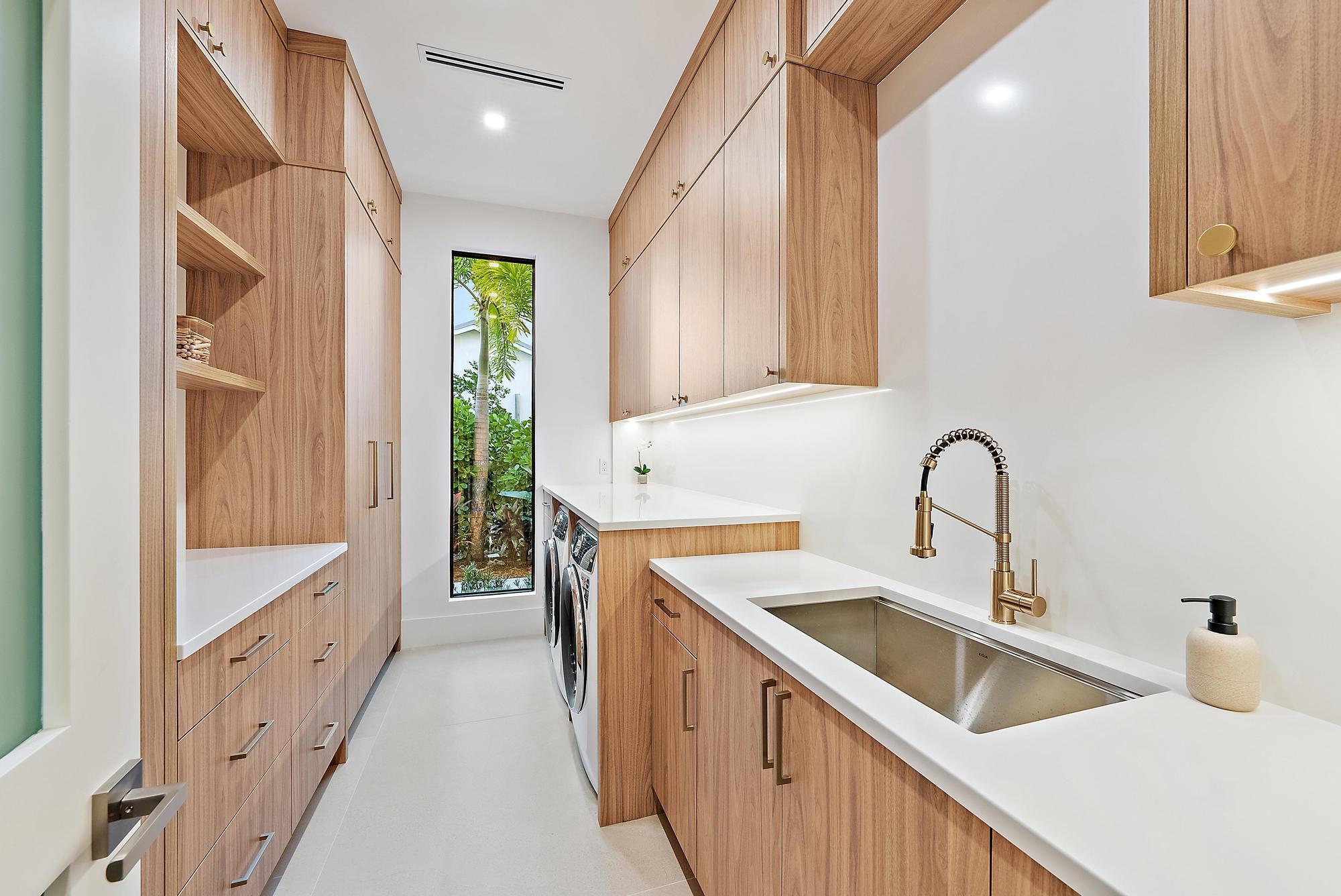 SEVILLE IN - Residential