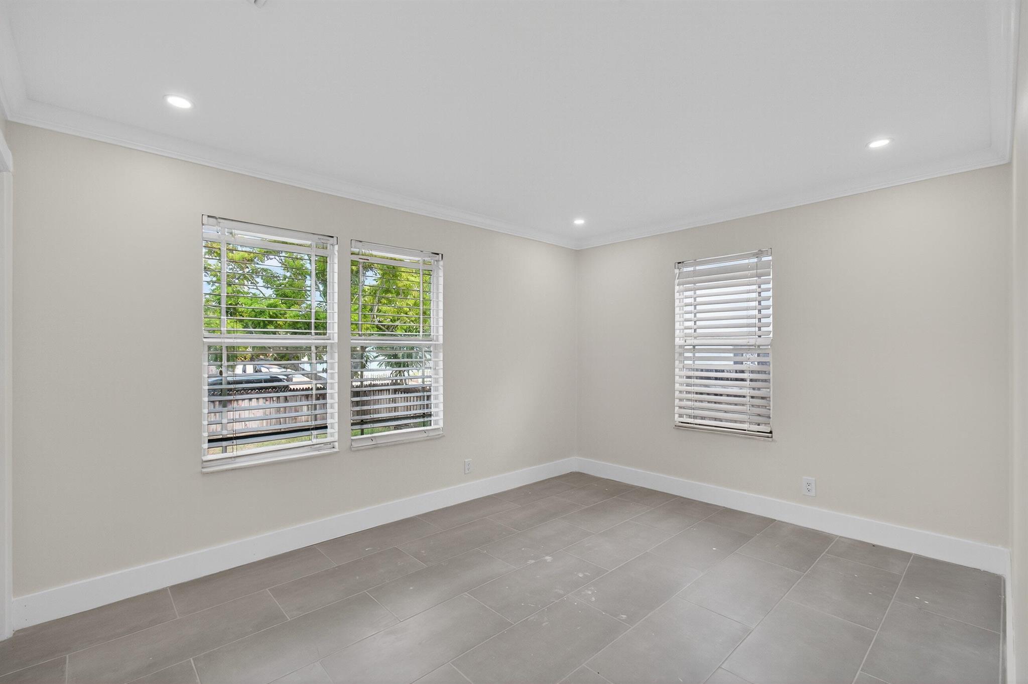 LAKE WORTH TOWN OF - Residential Lease