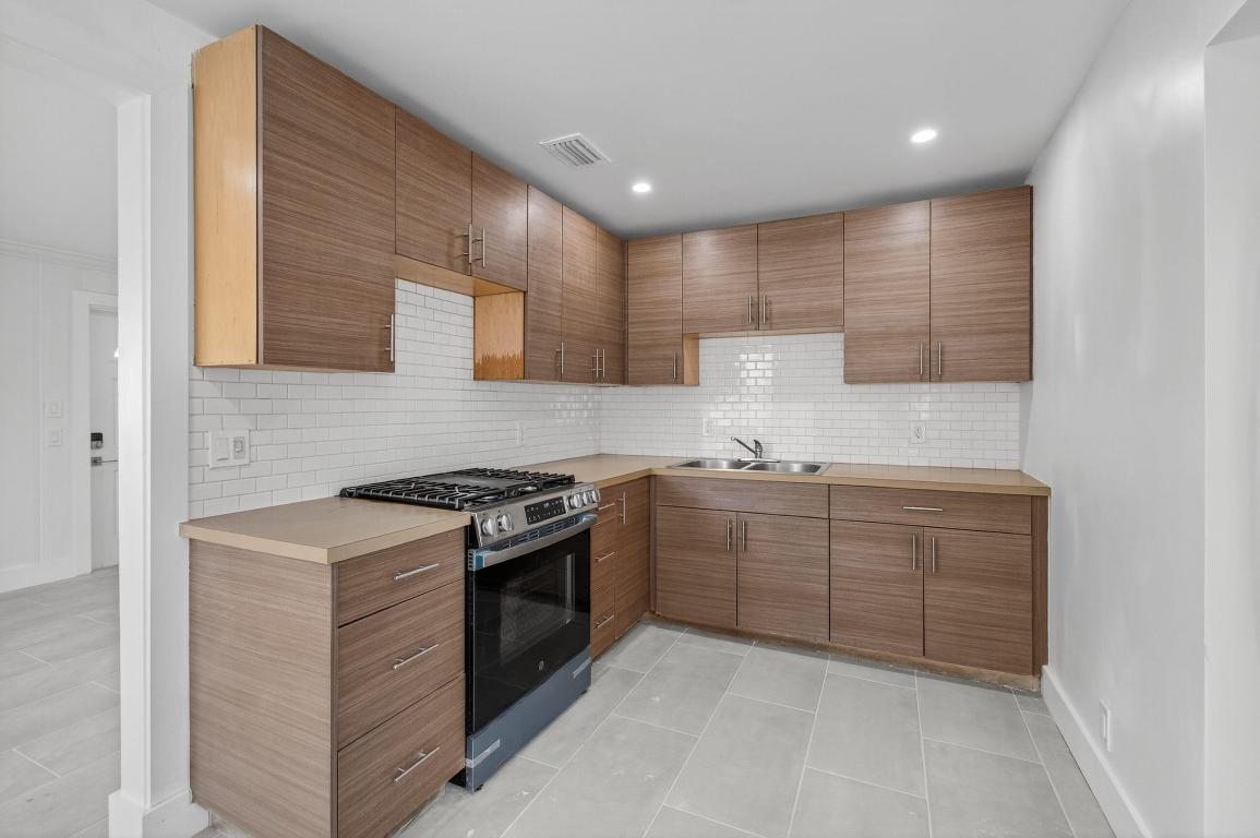 LAKE WORTH TOWN OF - Residential Lease