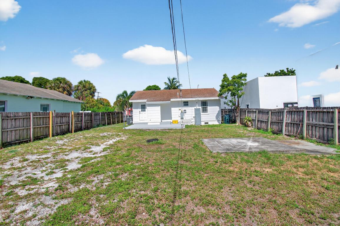LAKE WORTH TOWN OF - Residential Lease