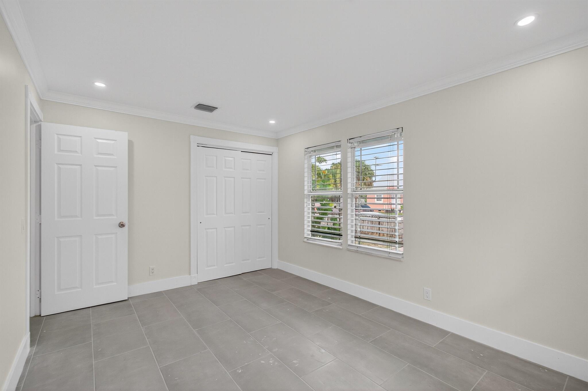 LAKE WORTH TOWN OF - Residential Lease