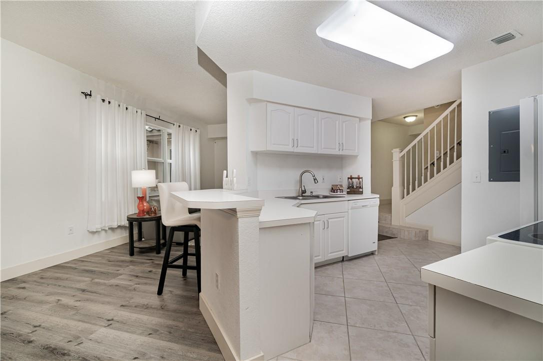 OCEAN WALK VILLAS - Residential