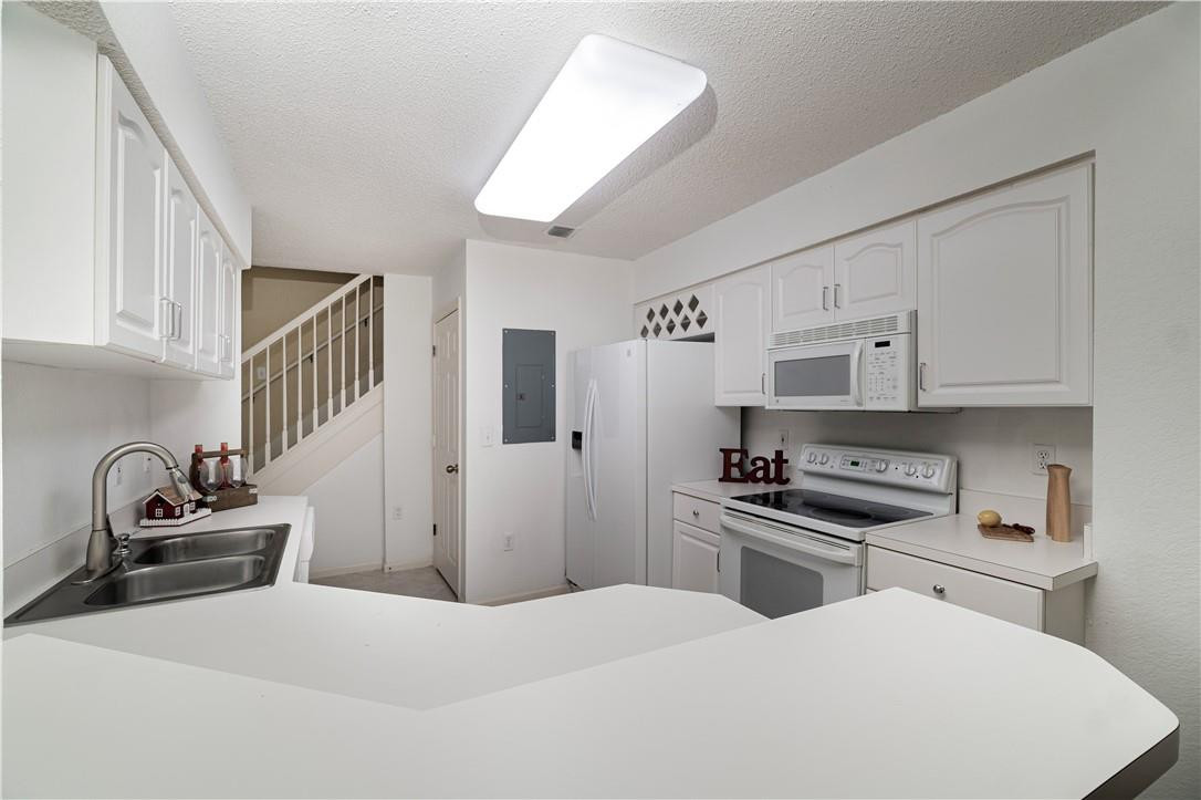 OCEAN WALK VILLAS - Residential