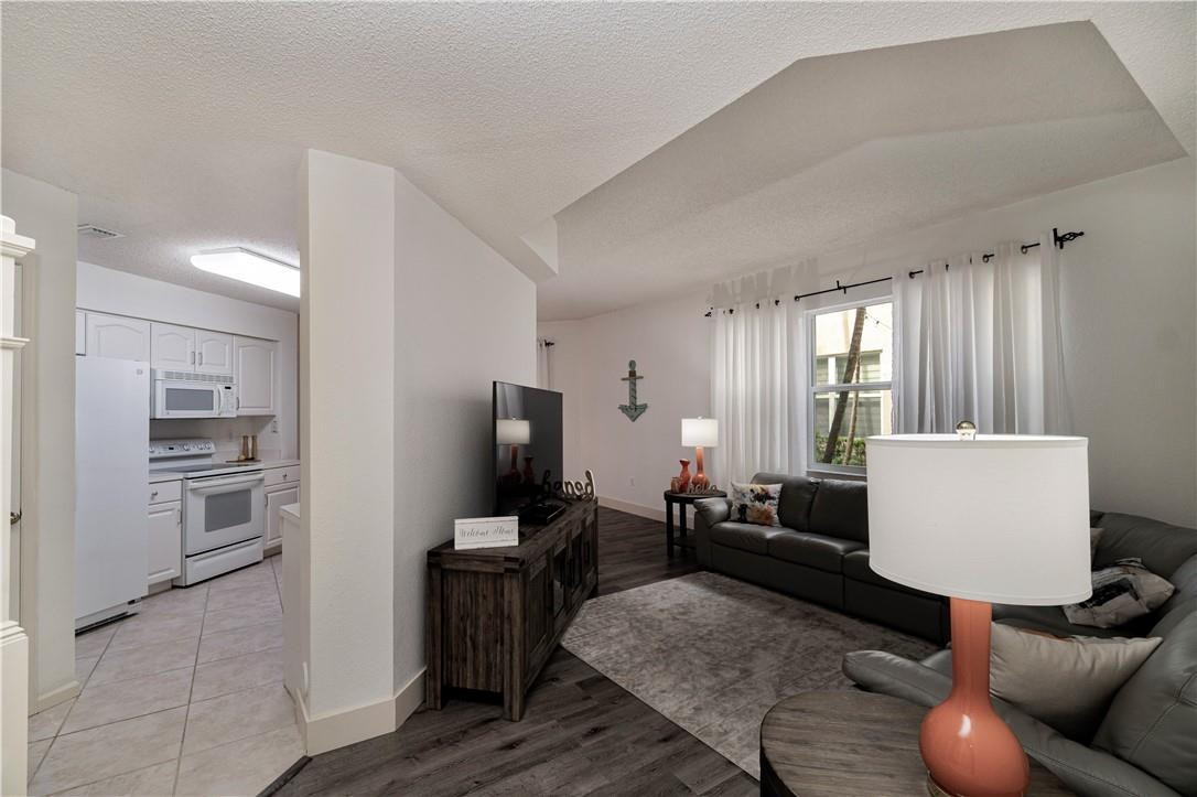 OCEAN WALK VILLAS - Residential