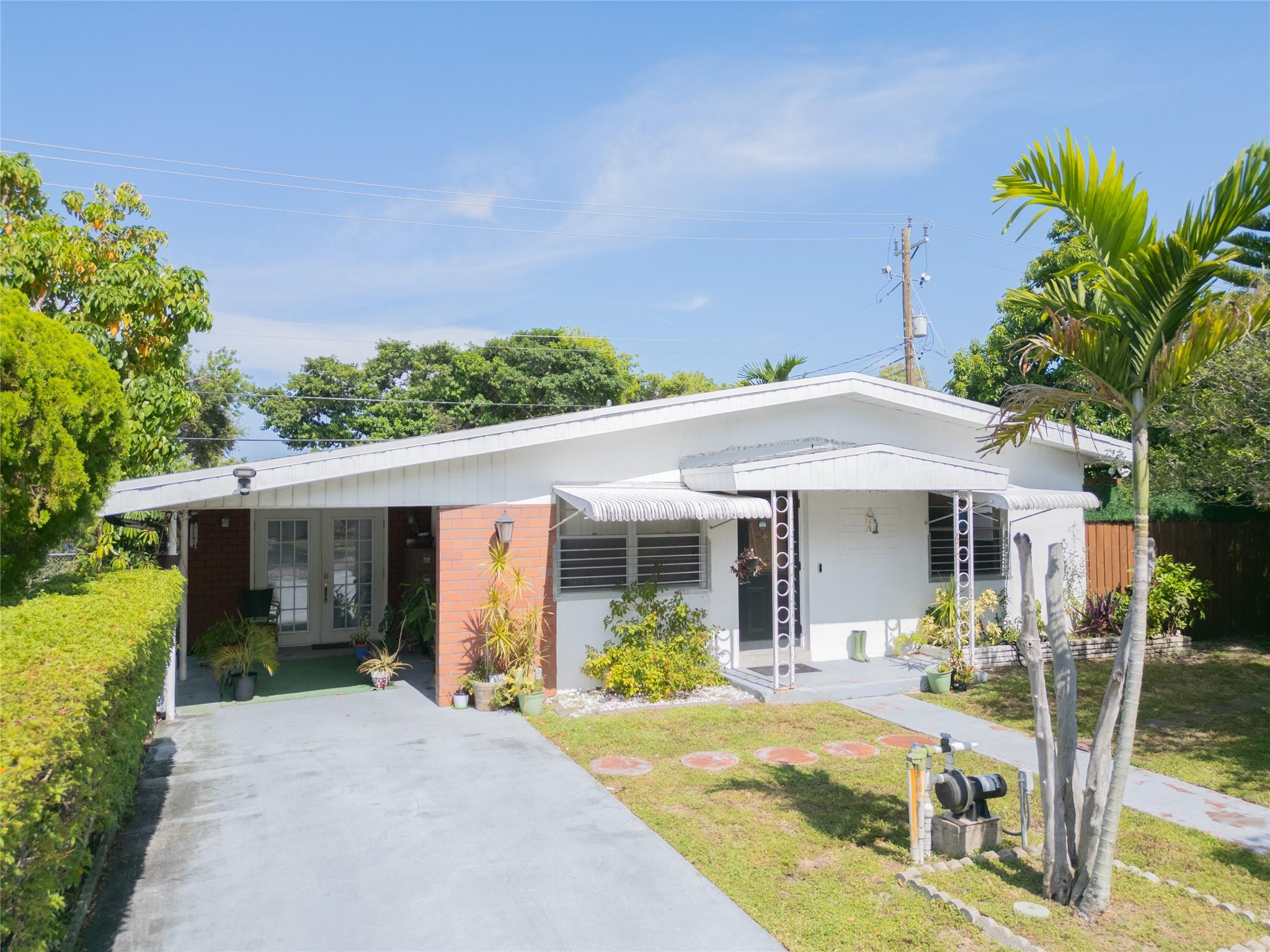 Spacious 3BR/1BA home on a prime corner lot in North Miami Beach! Features a huge updated kitchen, separate dining/family room, and a newer roof. The layout offers versatility and comfort, with plenty of natural light throughout. Generous yard space provides room to entertain, garden, or expand. Located in a high-demand area near Greynolds Park, shopping, Aventura Mall, schools, and just minutes to beaches and I-95. This is a great opportunity for homeowners seeking location, lot size, and potential!