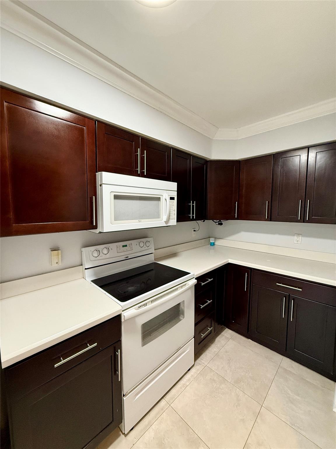 8131 NW 17th Mnr 8131, Plantation, FL, 33322/$289,900 3 8131 NW 17th Mnr 8131