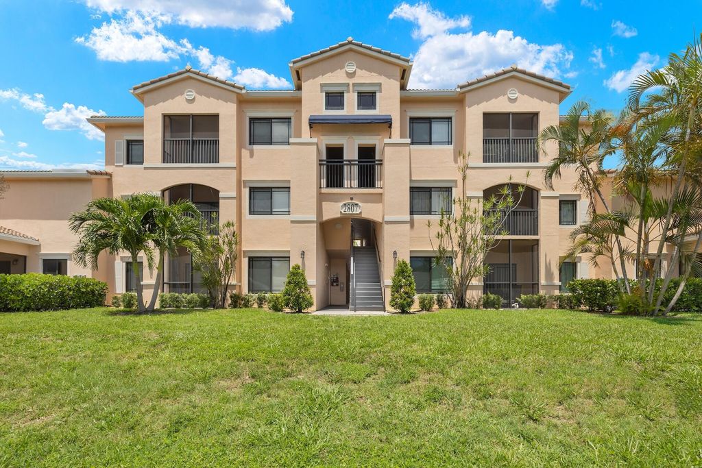 Photo of 2807 Veronia Drive #301, Palm Beach Gardens, FL 33410 (MLS # R11001580)