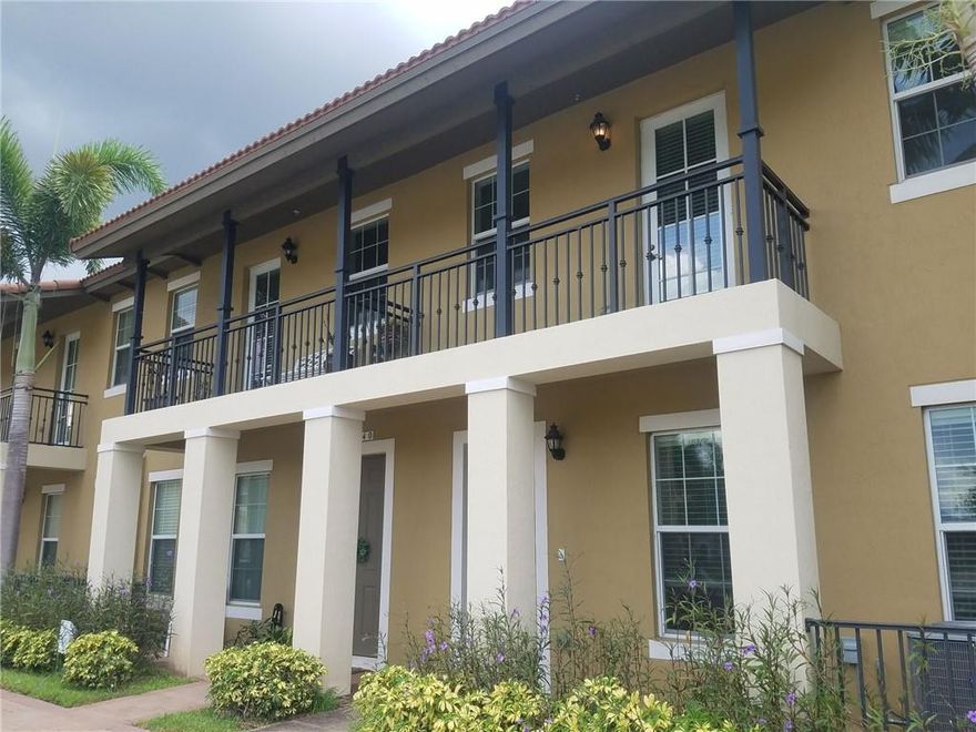 3 bedrooms 3 bathrooms plus loft area. New laminate floor. park view. Cobblestone HOA minimum credit score 700.