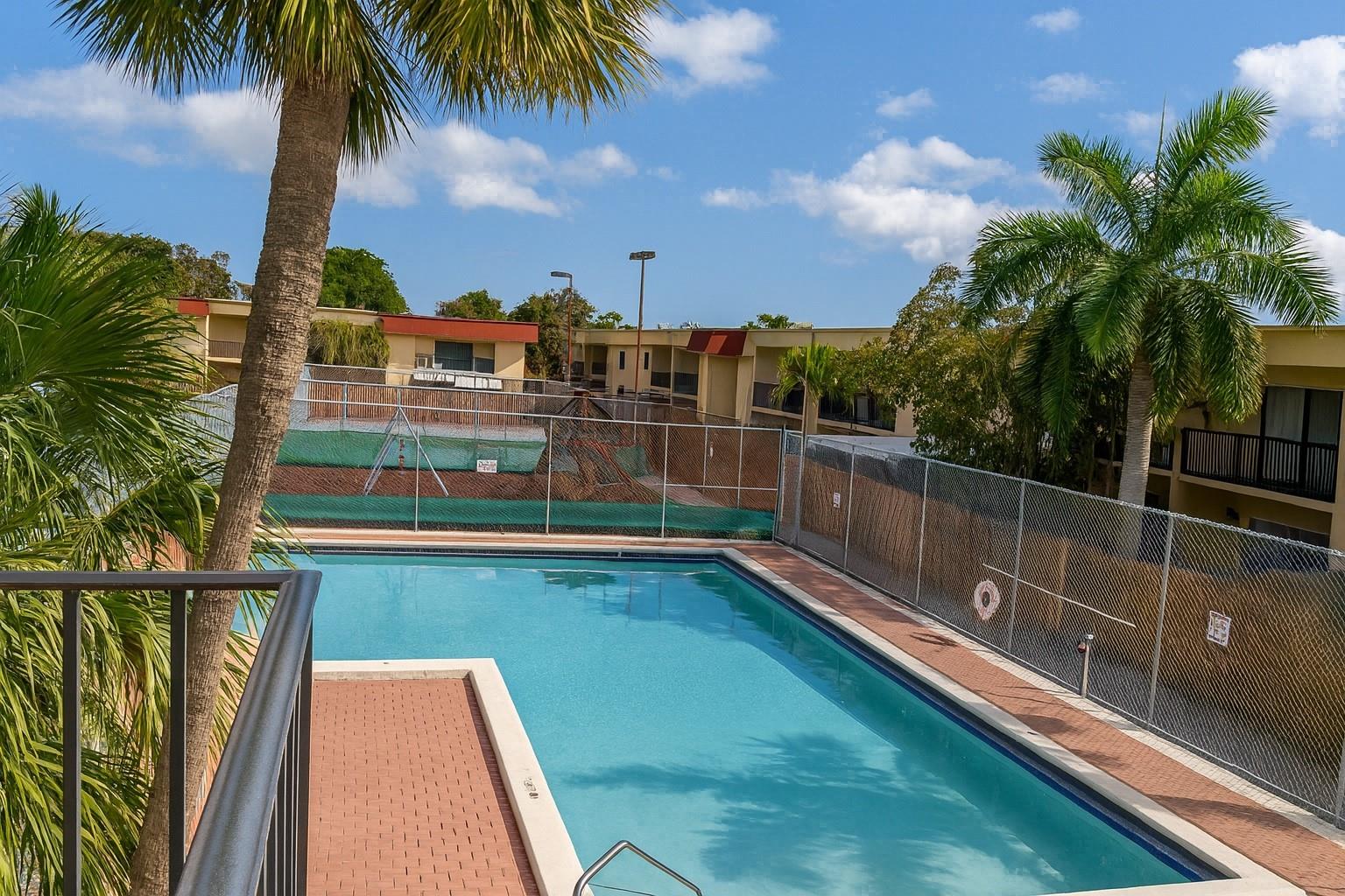 Brentwood Townhouse - Residential