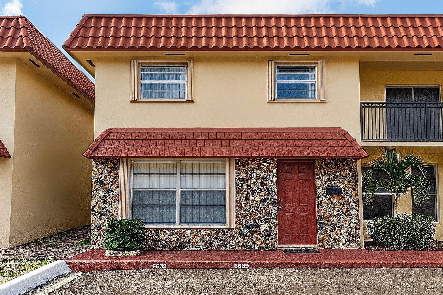 Brentwood Townhouse - Residential