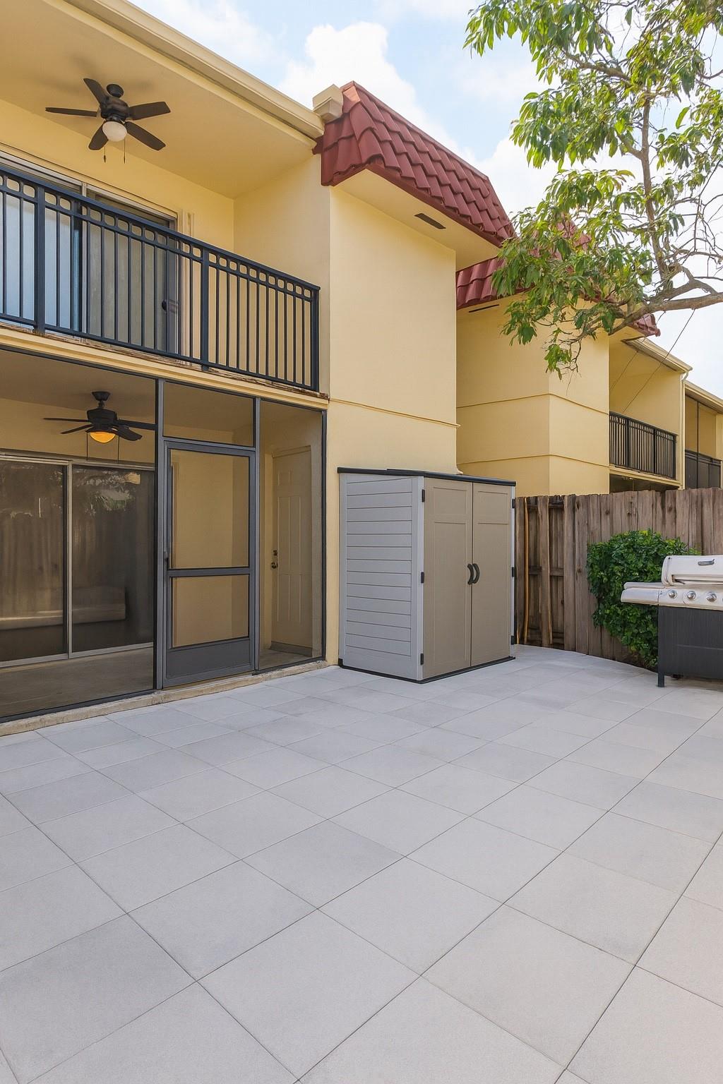 Brentwood Townhouse - Residential