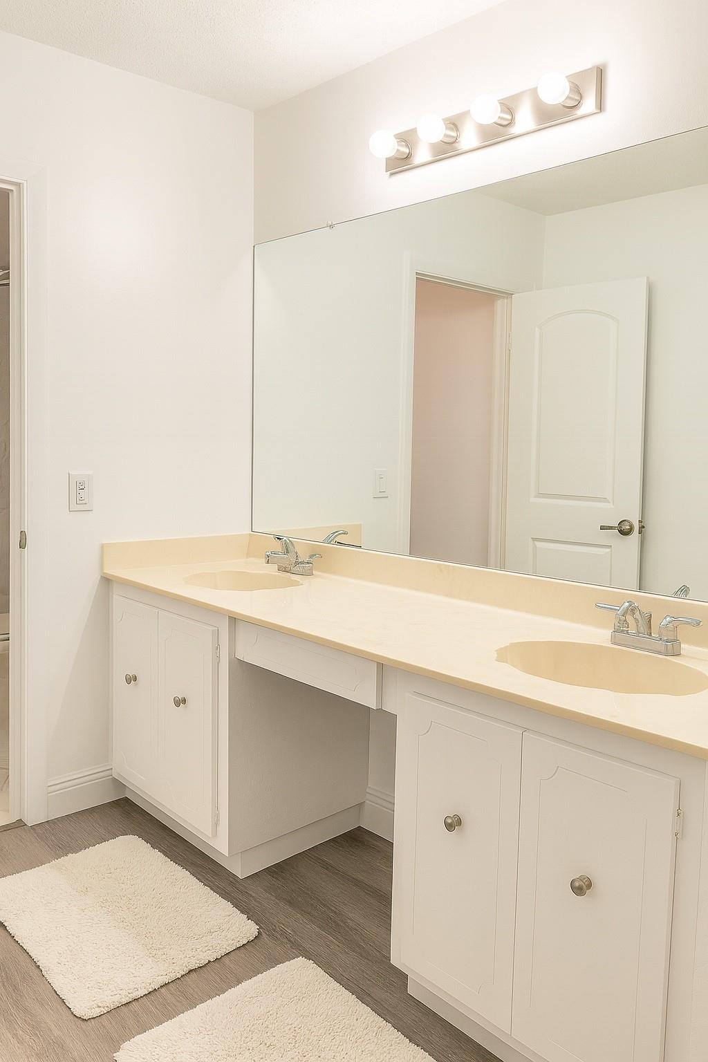 Brentwood Townhouse - Residential