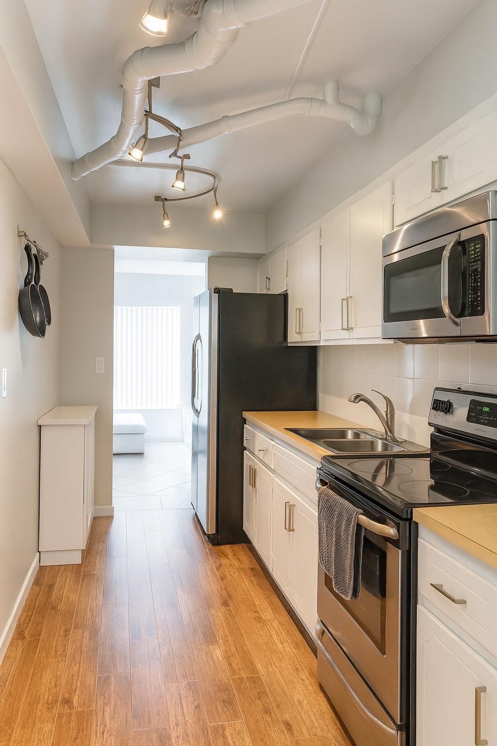 Brentwood Townhouse - Residential