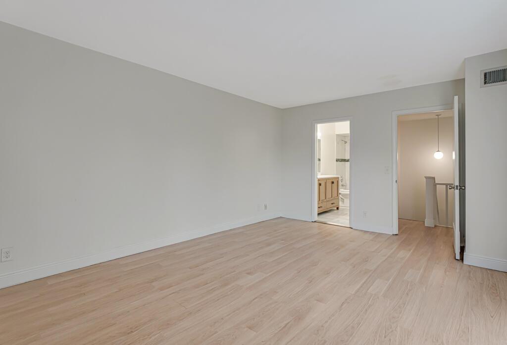 VILLAGE OF TURNBERRY PH I - Residential