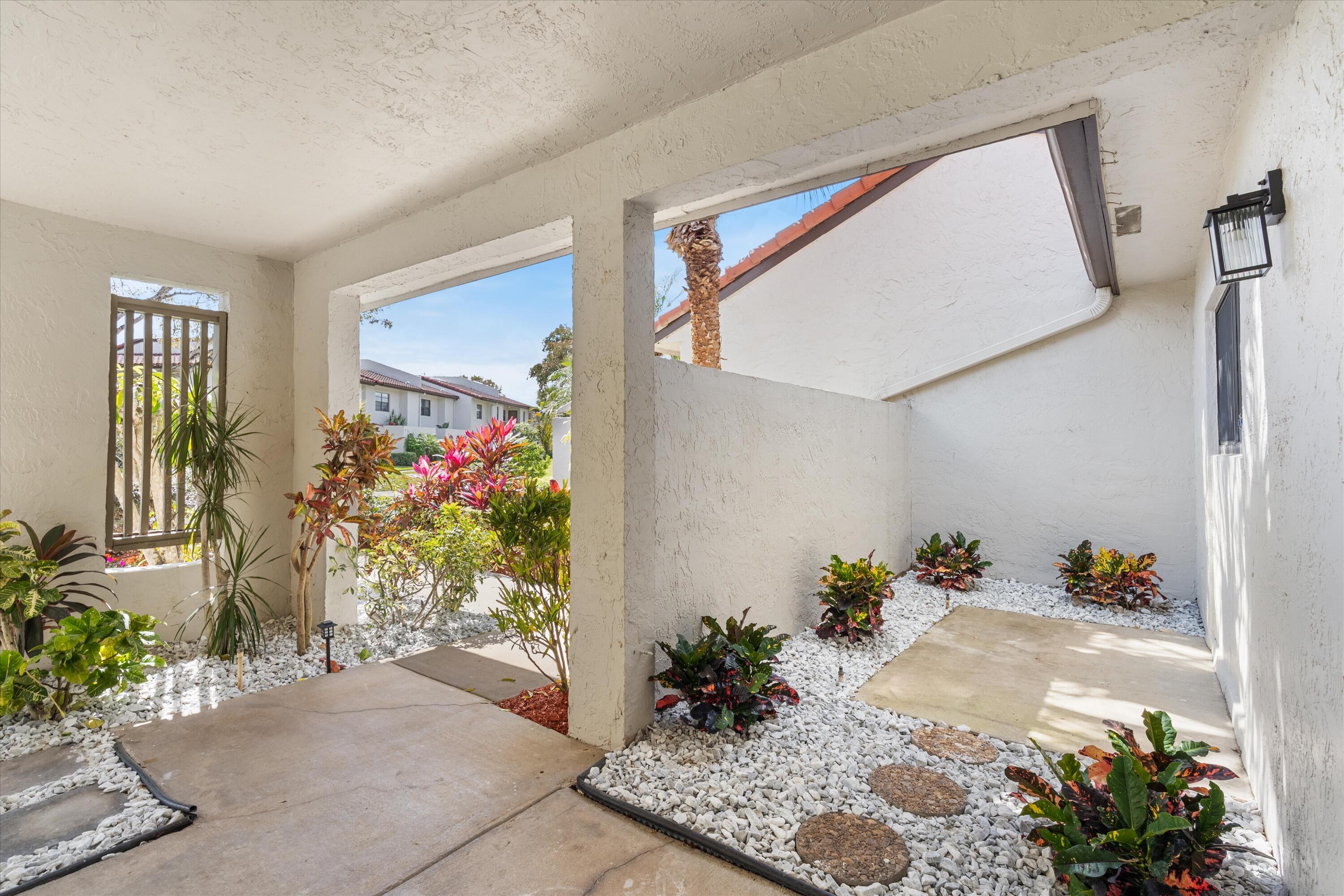 9207 Pecky Cypress Lane 9b