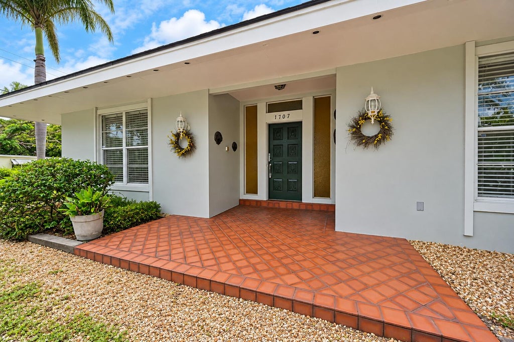 Photo of 1707 S 8TH Street, Fort Pierce, FL 34950 (MLS # B26082539)