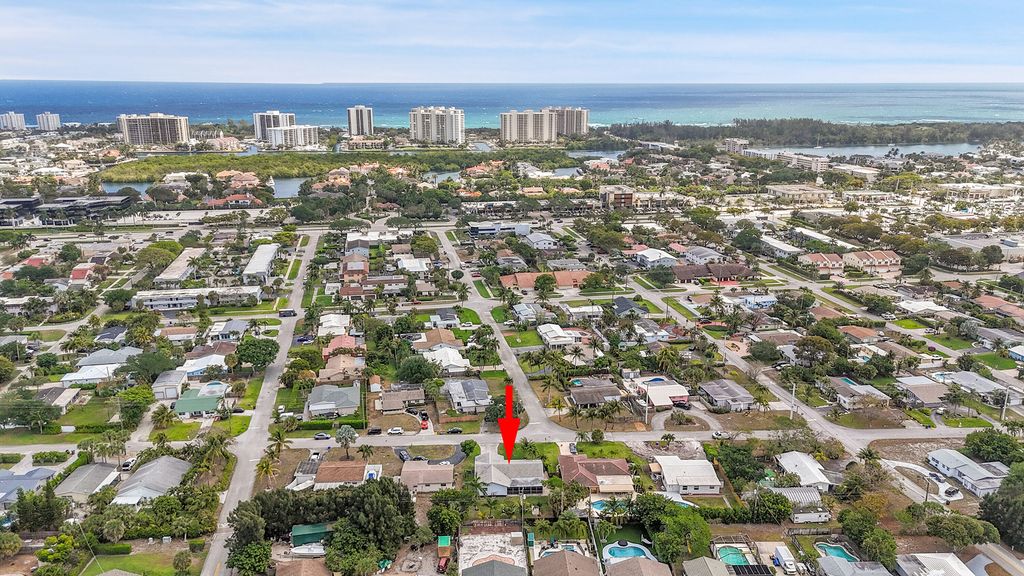Photo of 4531 NE 4th Avenue, Boca Raton, FL 33431 (MLS # R11079103)