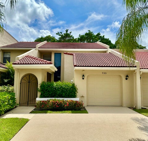 Photo of 723 Windermere Way, Palm Beach Gardens, FL 33418 (MLS # B26062631)