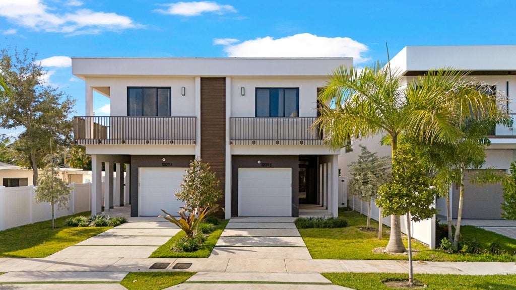 Photo of 1207 NE 11th Avenue, Fort Lauderdale, FL 33304 (MLS # B26093296)