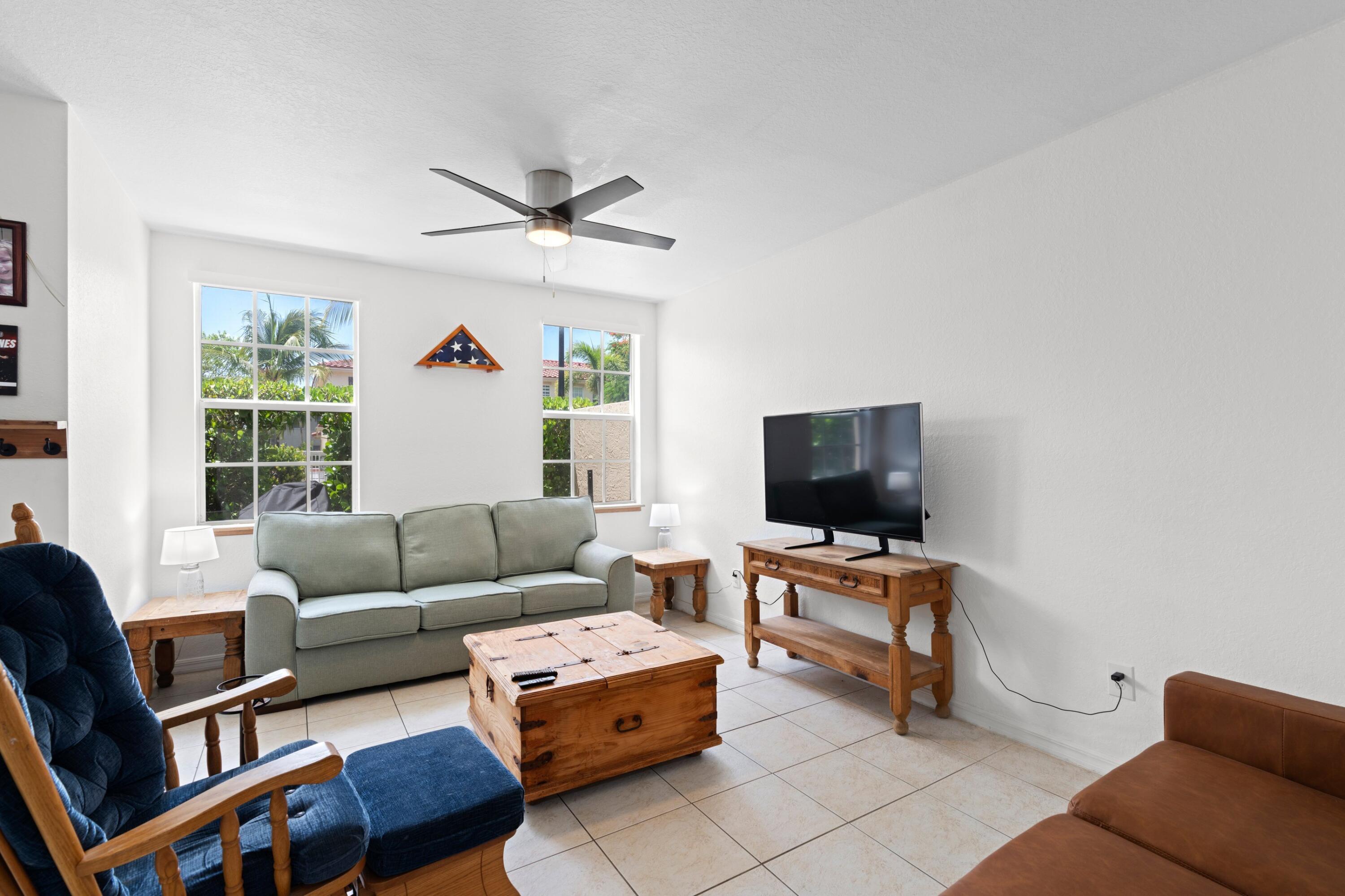 1020 E LONGPORT Circle 6B