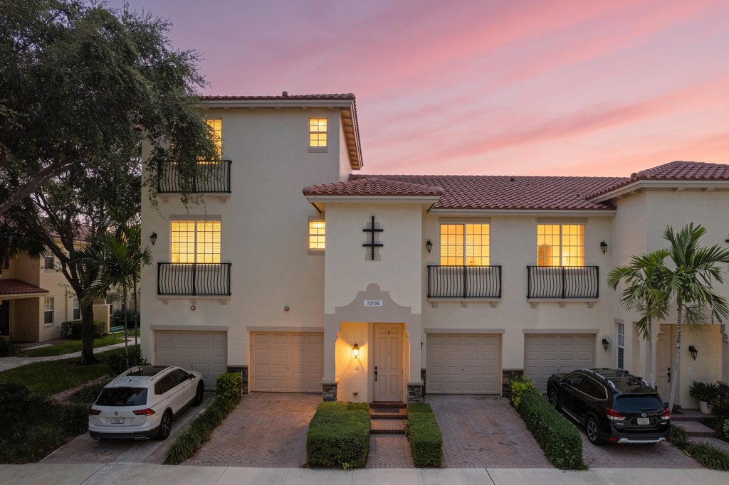 Photo of 1020 E LONGPORT Circle #6B, Delray Beach, FL 33444 (MLS # B26066251)
