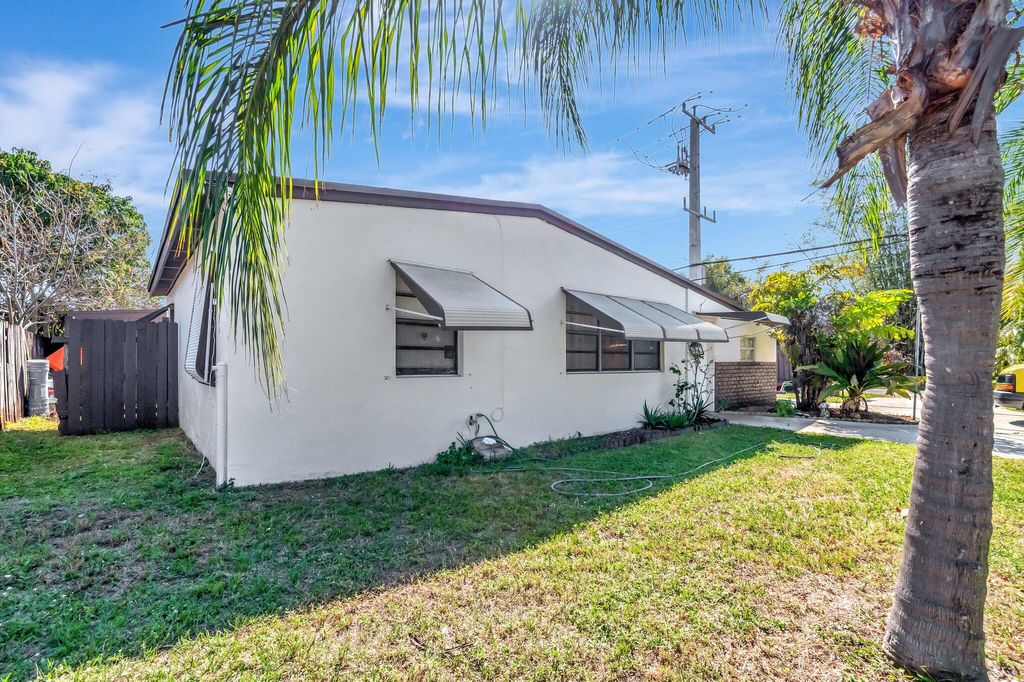 Photo of 2931 French Avenue, Lake Worth, FL 33461 (MLS # R11065716)