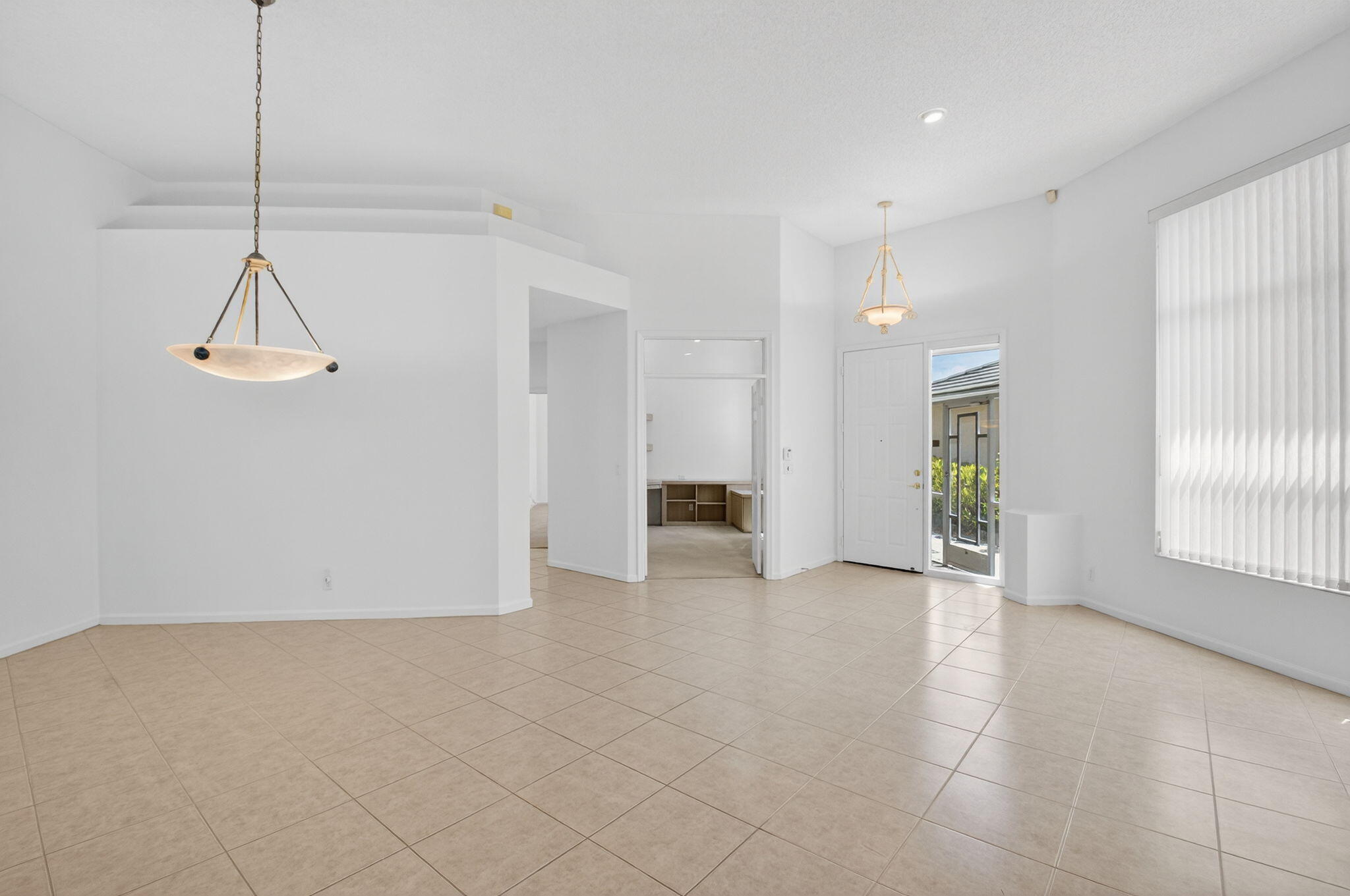 7681 Rockford Road, Boynton Beach, FL, 33472/$389,000 4 7681 Rockford Road