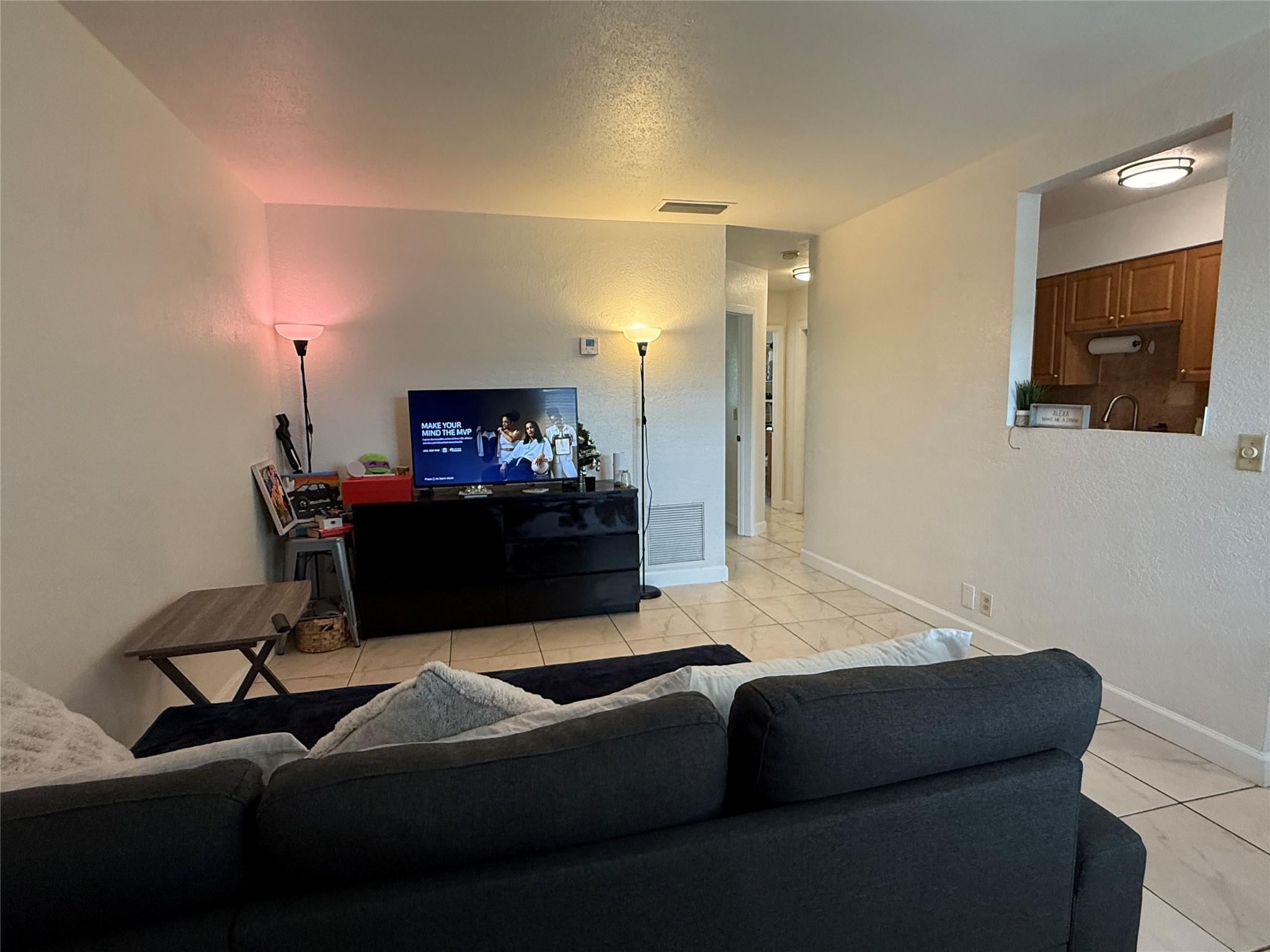 2607 NE 8th Ave 22