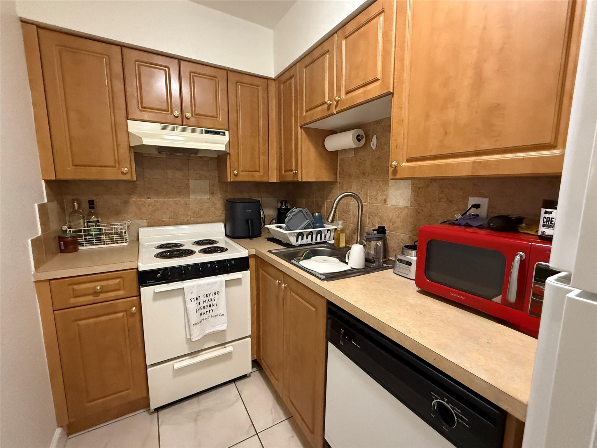 2607 NE 8th Ave 22