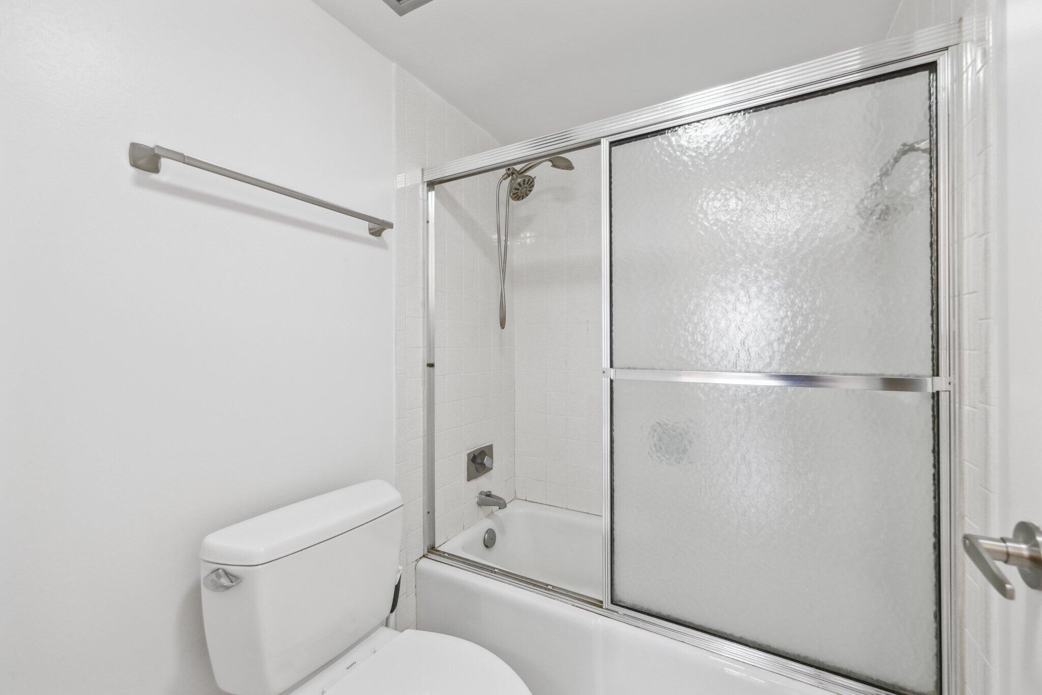 LA RENAISSANCE - Residential Lease